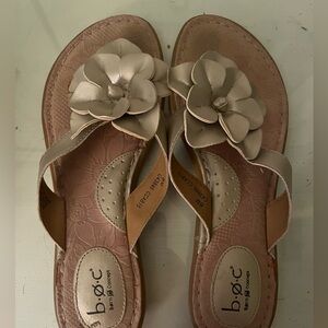 Flip flop in champagne gold